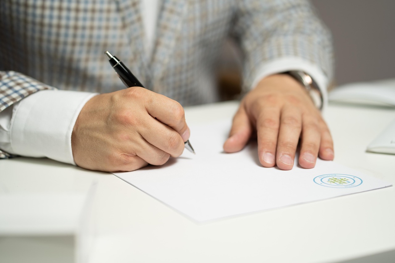 Signature électronique pour les créateurs d'entreprise : comment se professionnaliser dès le premier contrat