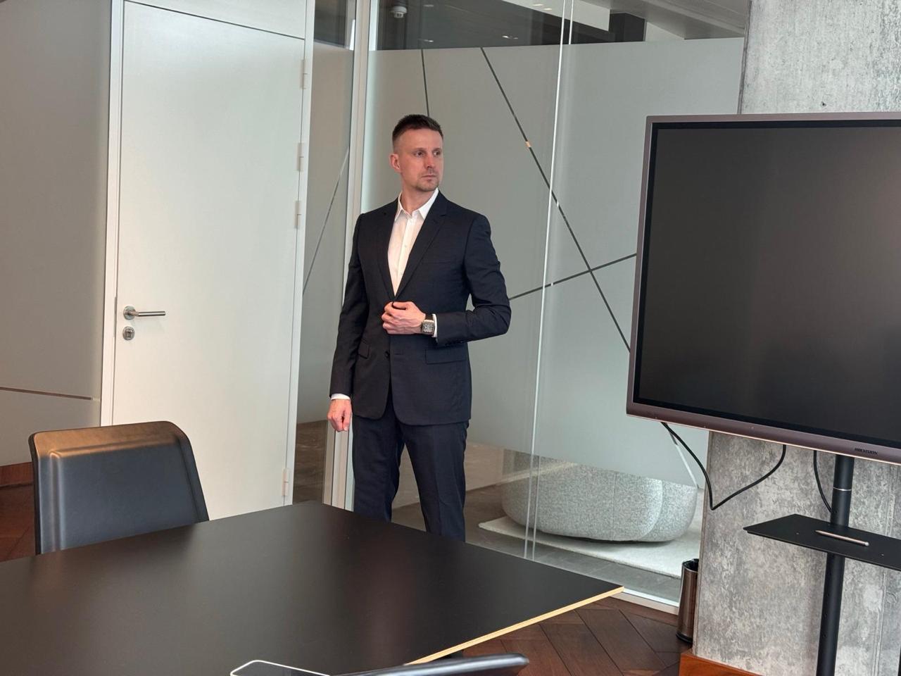 Chaslau Koniukh : Vaut-il la peine d'investir dans l'or en 2025 ?