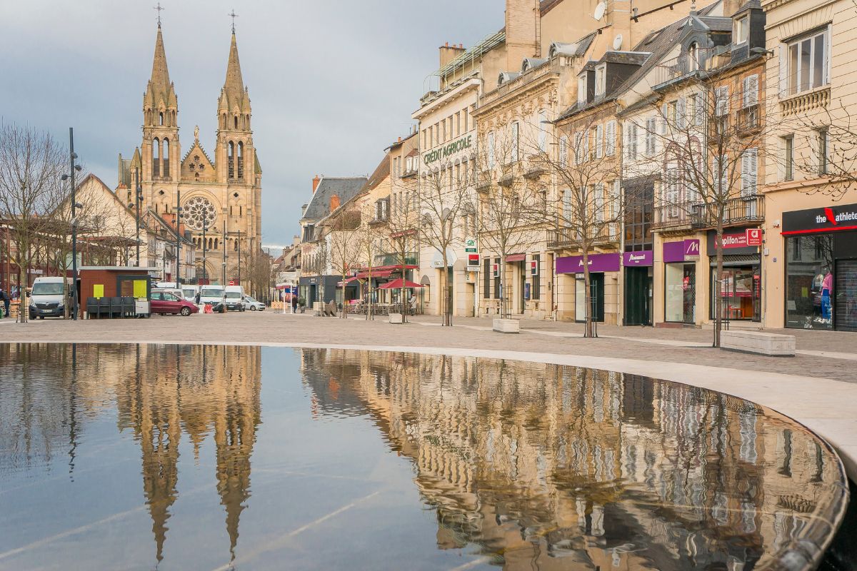 Obtenez 10 000 euros pour l'achat d'un bien immobilier dans une charmante ville française
